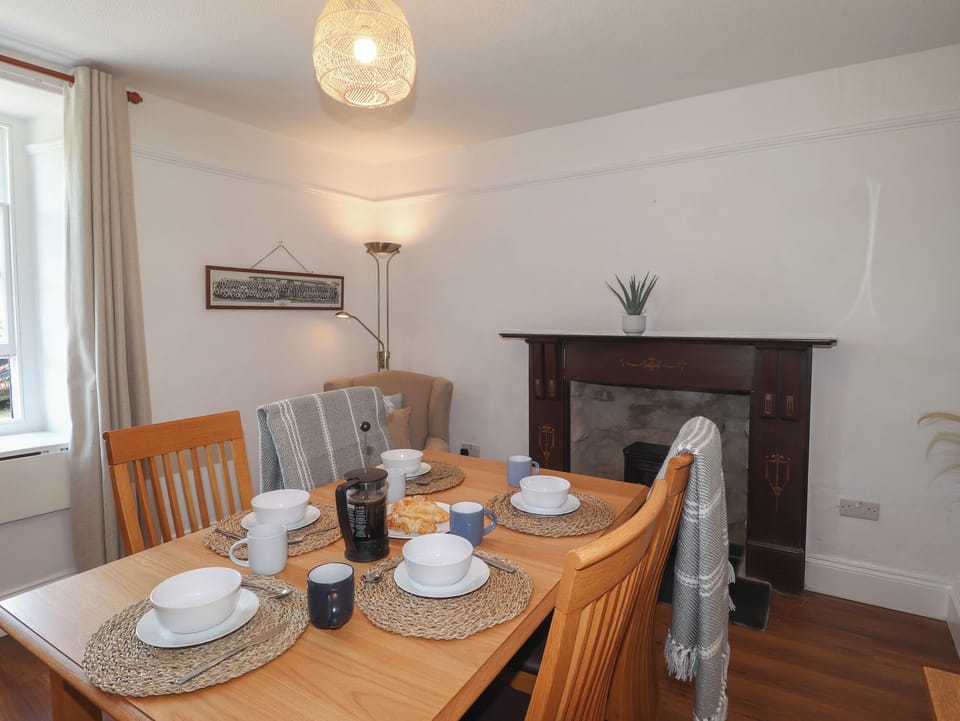 Cottage | Dining