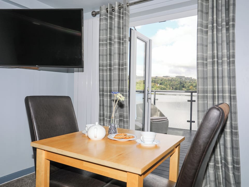 Cottage | Dining