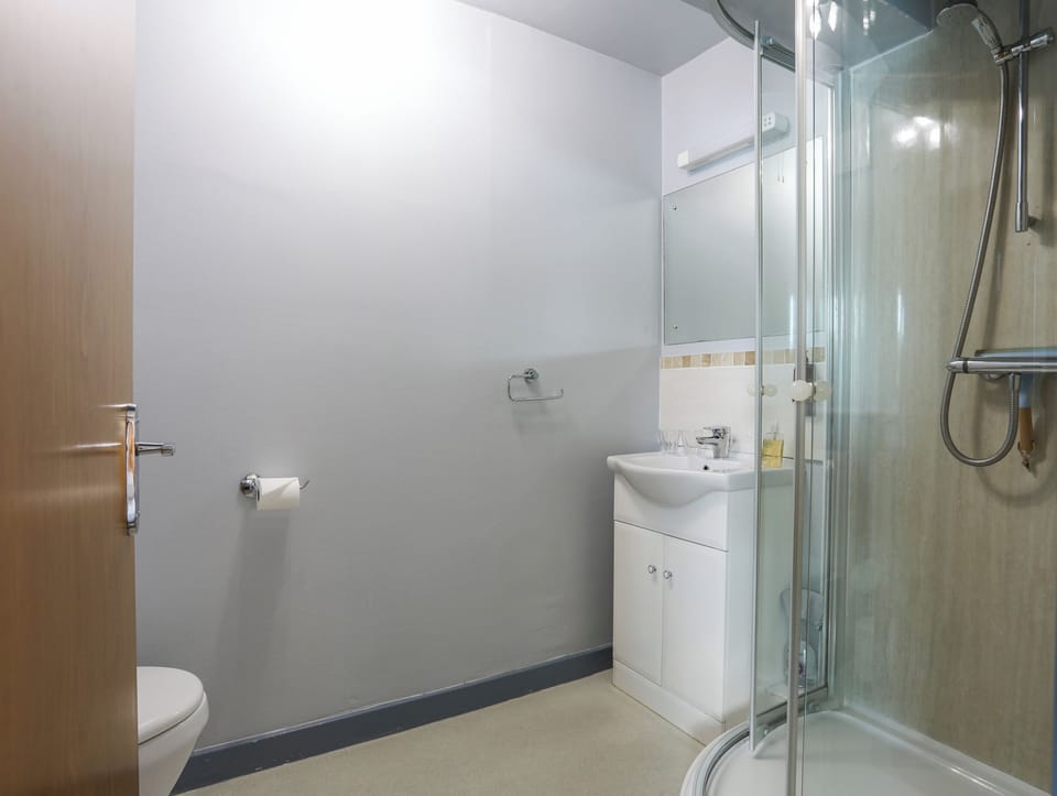 Cottage | Bathroom | Shower