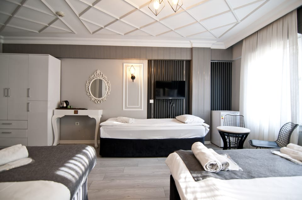 Family Room | Minibar, in-room safe, desk, laptop workspace