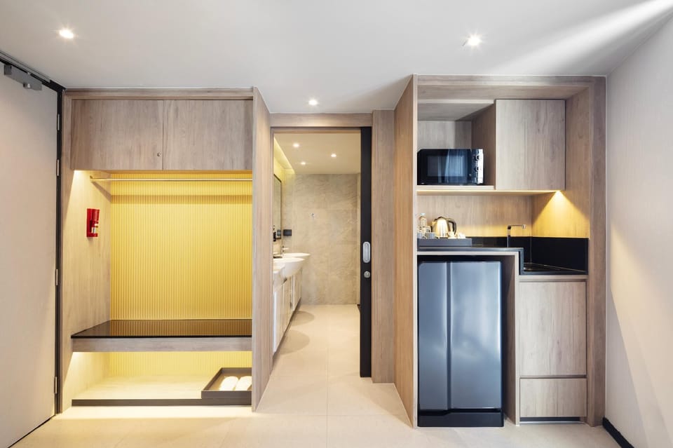 Deluxe Room, 1 King Bed, Non Smoking, Microwave (Dining Table) | Premium bedding, in-room safe, individually decorated
