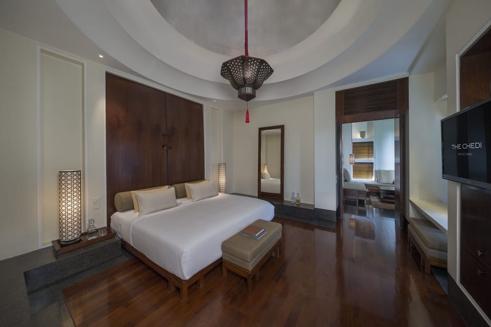 Premium bedding, down comforters, minibar, in-room safe