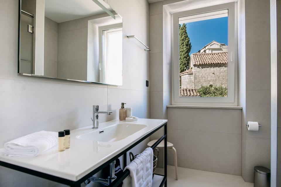 Comfort Double Room, 1 Queen Bed | Bathroom | Shower, hair dryer, towels, soap