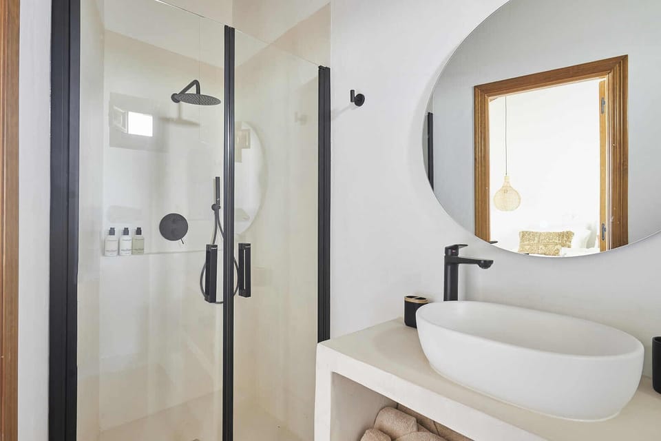 Shower, rainfall showerhead, designer toiletries, hair dryer