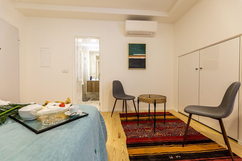 Double room with air conditioning and private bathroom.