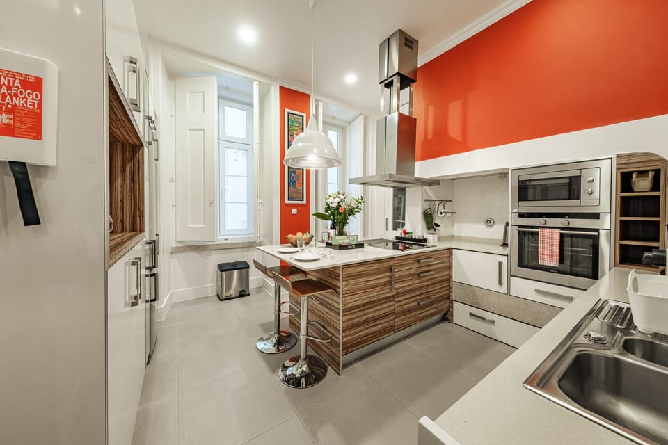 Bright and modern kitchen, fully equipped for a true gourmet experience.