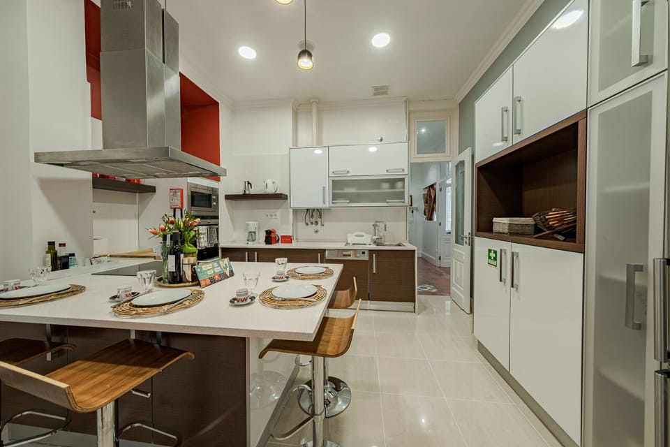 Fully equipped kitchen, very bright and spacious.