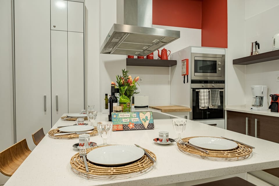 Fully equipped kitchen, very bright and spacious.