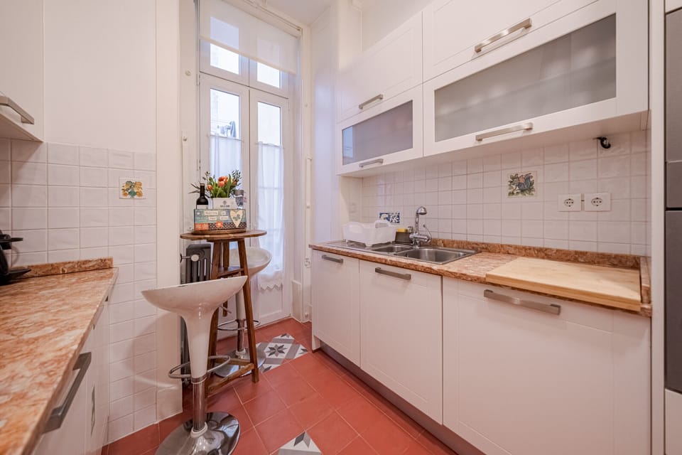 Fully equipped kitchen, very bright and spacious