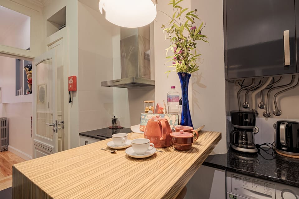 Fully equipped kitchen, very bright and spacious