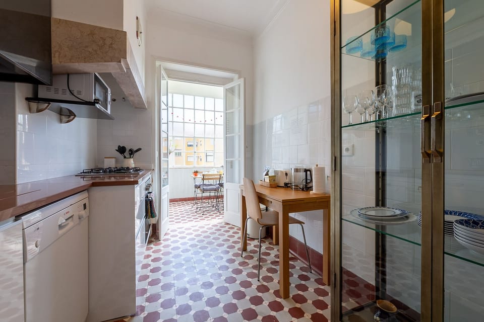 Fully equipped kitchen, very bright and spacious