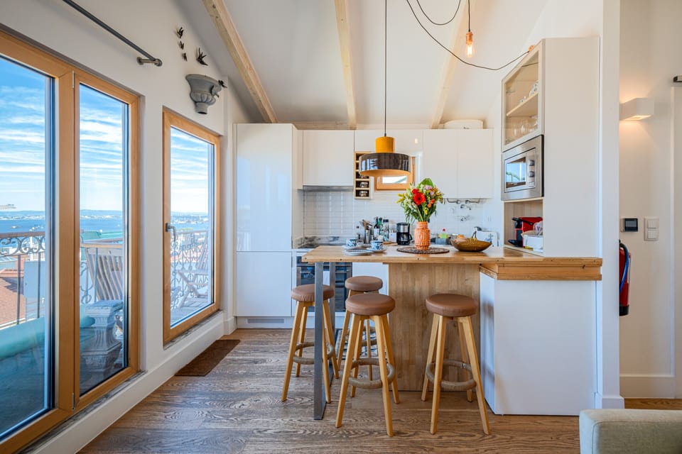 Fully equipped living room with air conditioning and stunning views