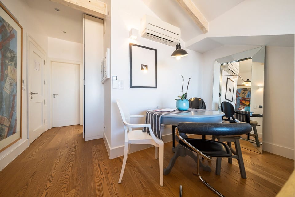 Fully equipped living room with air conditioning and stunning views