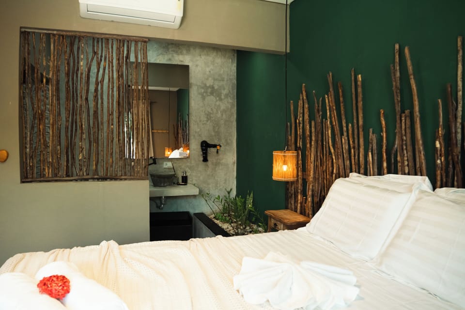 Deluxe Double Room, 1 Bedroom, Lanai, Poolside | Egyptian cotton sheets, premium bedding, minibar, individually decorated