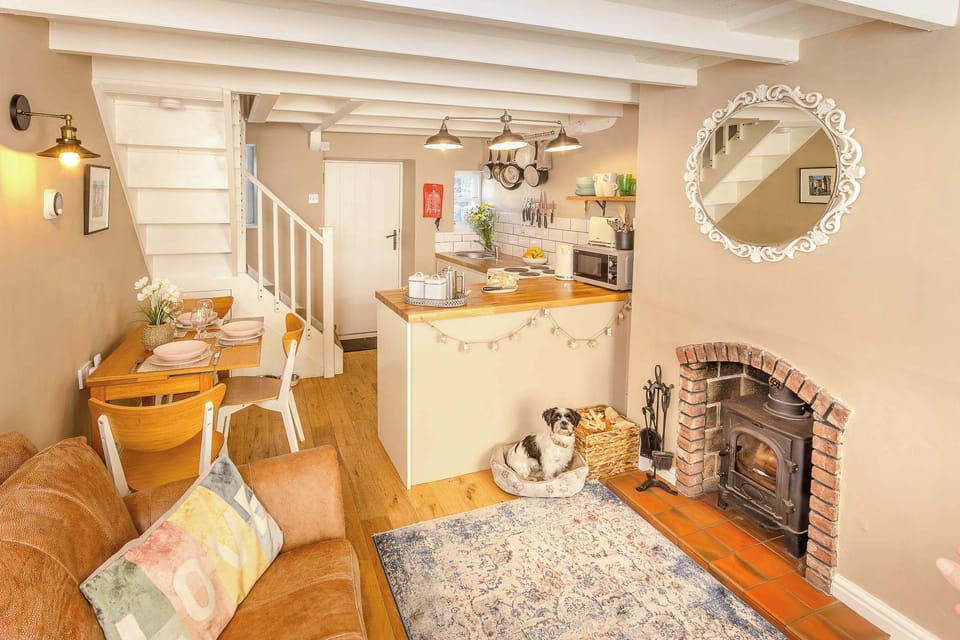 Honey Cottage, Hinderwell - Host & Stay