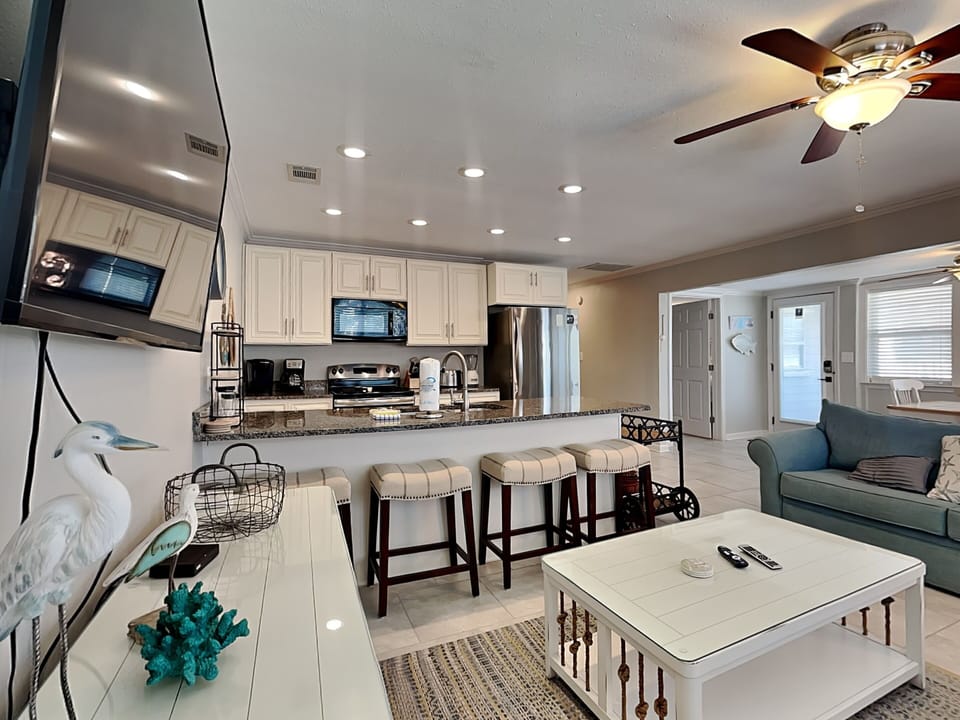 Kitchen - Breakfast Bar