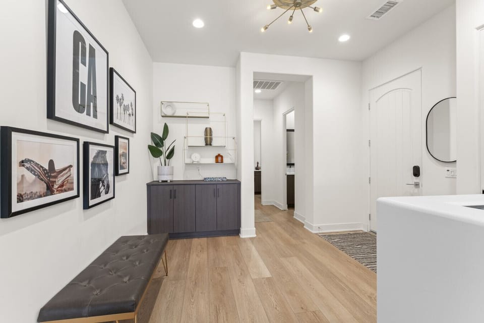 Bright bathroom w/ double vanity, soaking tub & clean modern finishes