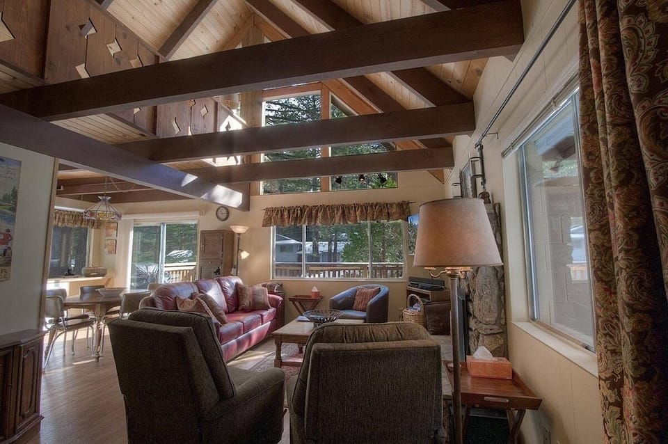 House, 3 Bedrooms | Living area