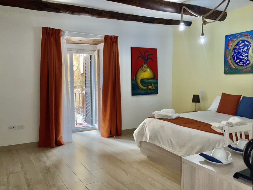 Deluxe Quadruple Room | In-room safe, desk, free WiFi