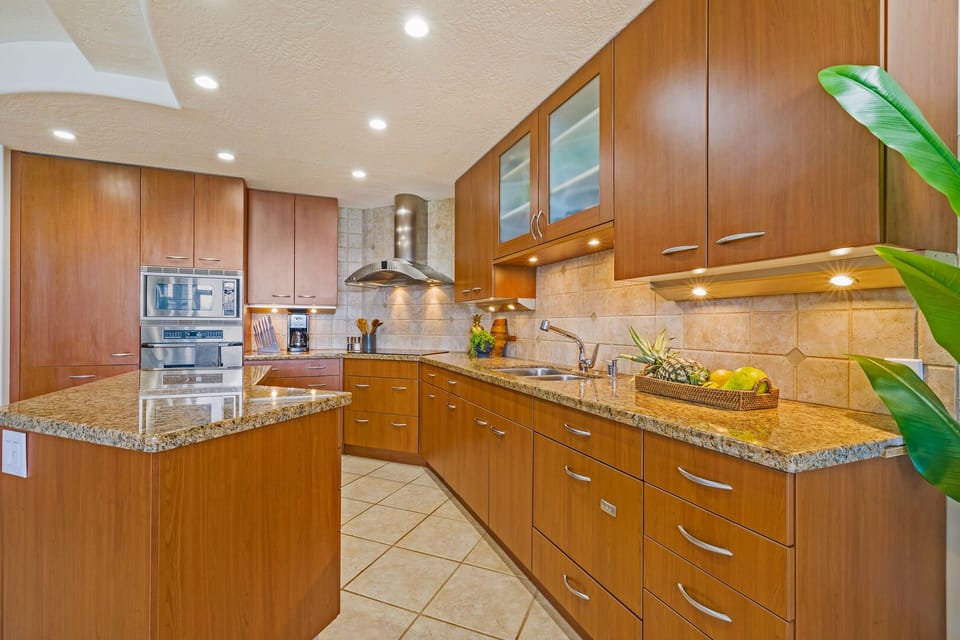 Kitchen perfect for preparing meals - Clean, bright kitchen designed for convenience and functionality