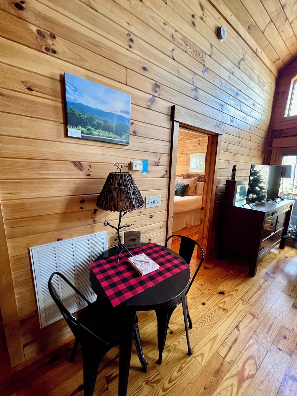 Dining area with complimentary snacks