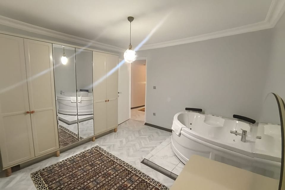 Apartment, 2 Bedrooms | Egyptian cotton sheets, premium bedding, down comforters, free minibar
