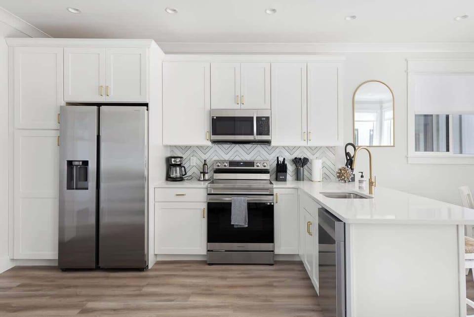 Full kitchen