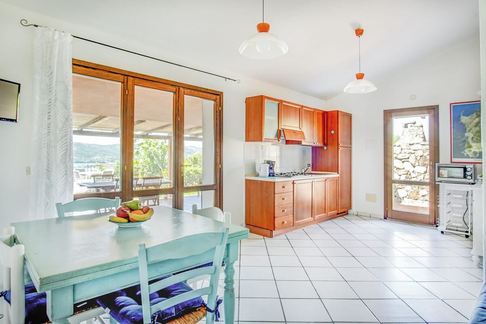 Apartment | Private kitchen | Full-size fridge, cookware/dishes/utensils