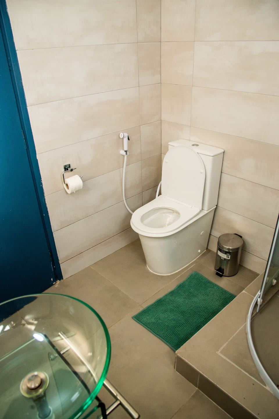 Comfort Room, Ensuite, Beach View | Bathroom | Free toiletries, towels