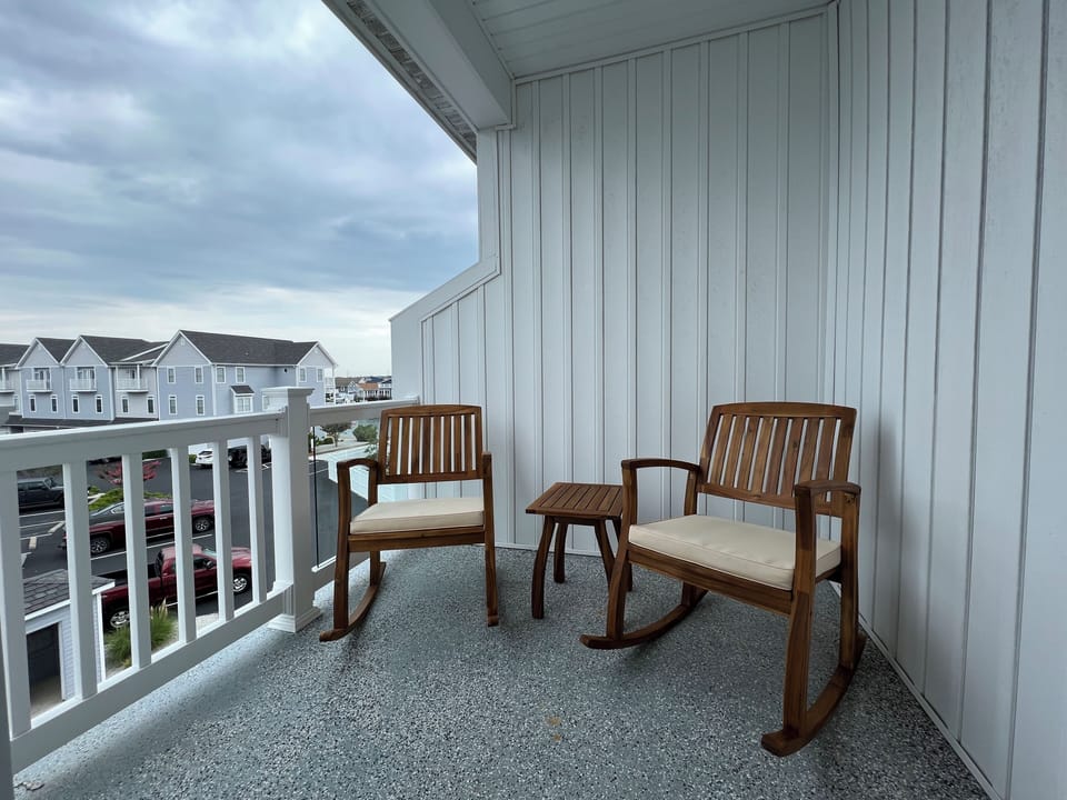 3rd level balcony off living room