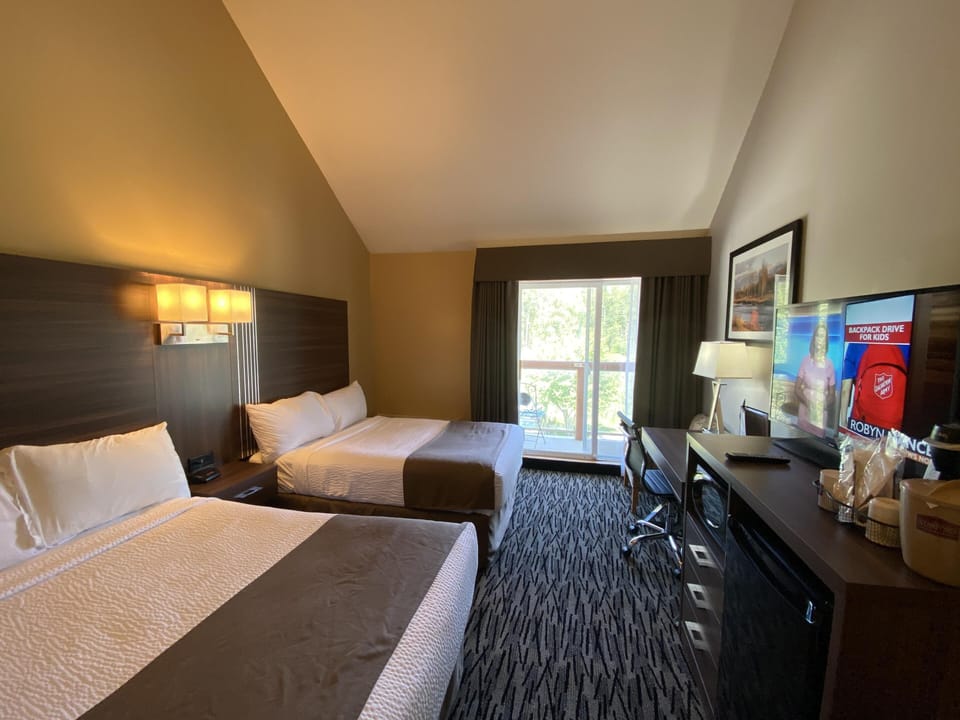 Family Suite - 2 Double Bed and 1 King Bed image 3