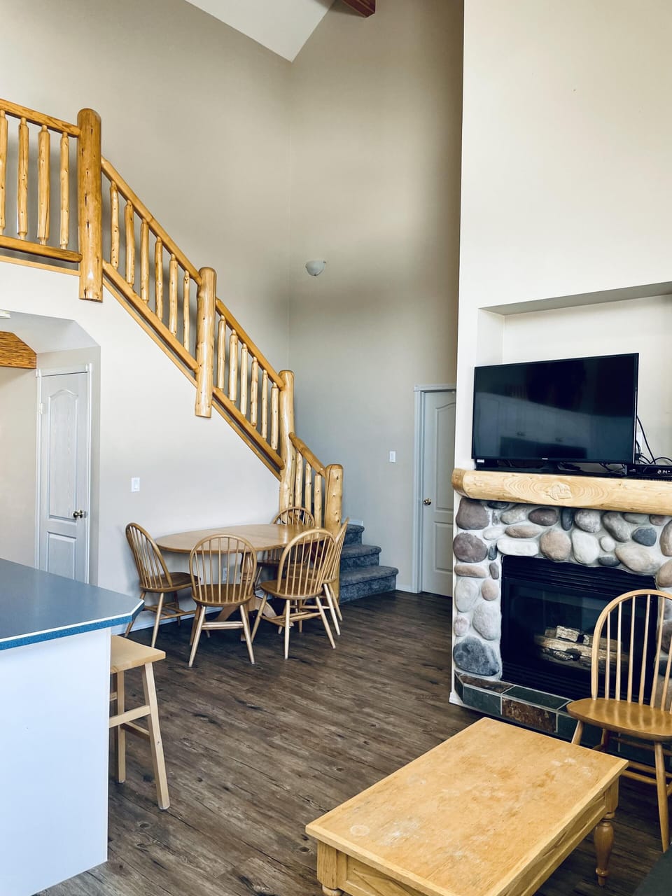 Deluxe 3 Bedroom Condo 2 Bath- NO PETS image 7