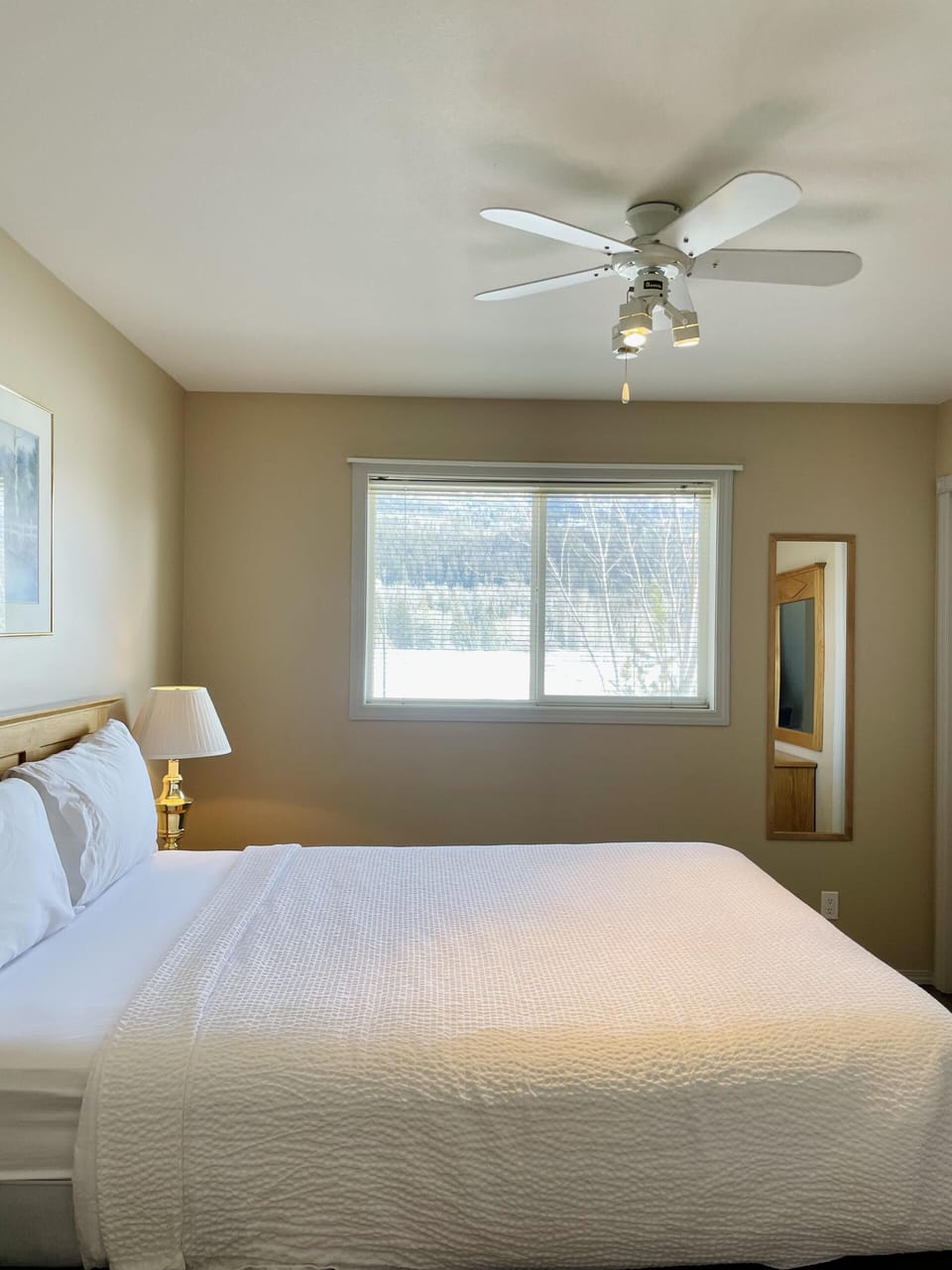Deluxe 3 Bedroom Condo 2 Bath- NO PETS image 3