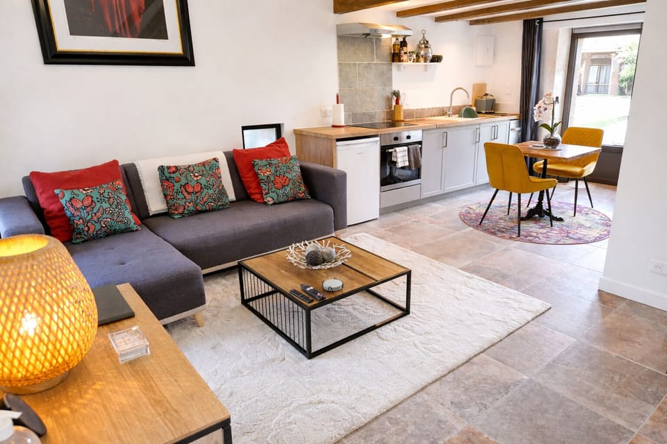 Sitting Area & Kitchen