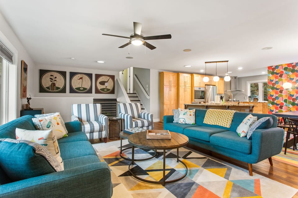 Open floor plan with plenty of seating