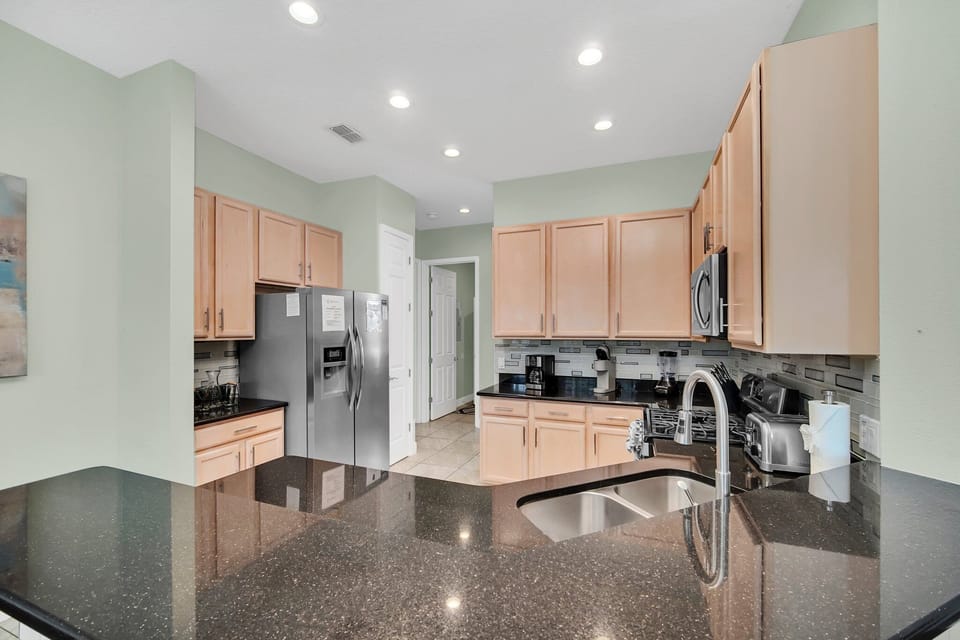 Large Open Kitchen Great For Preparing Home Cooked Meals