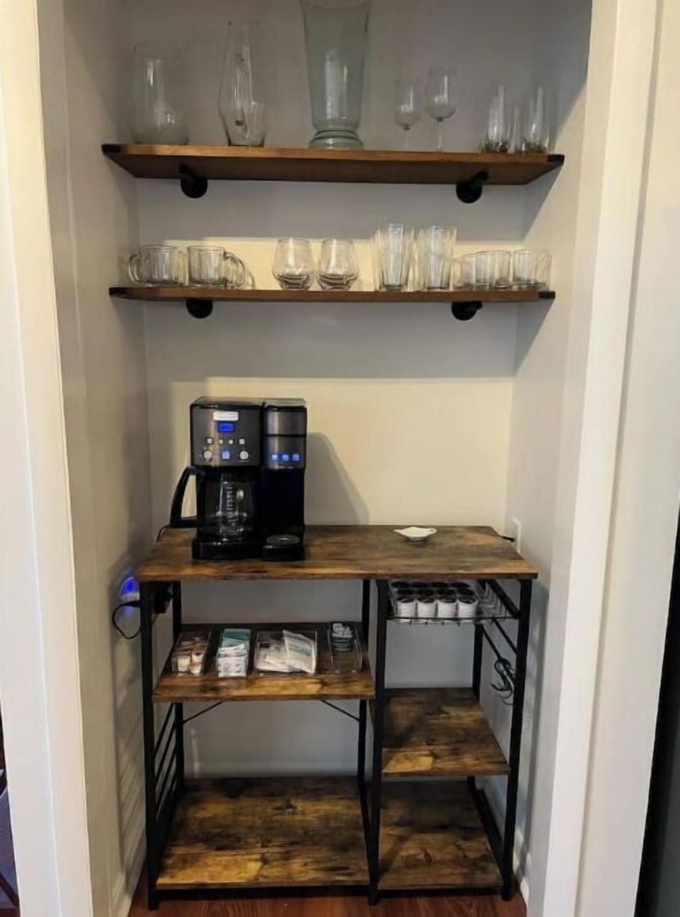Drip and K-cup coffee maker.