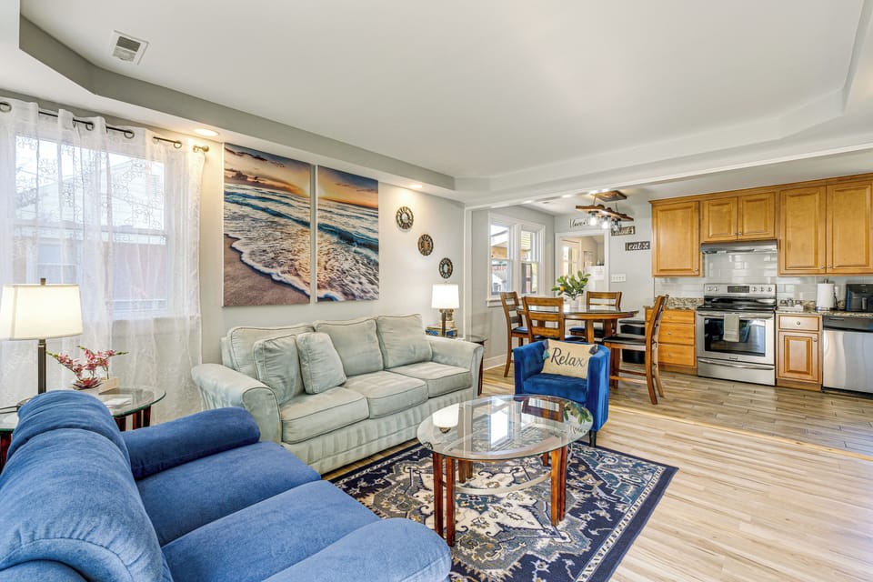 Living Room | Flat-Screen TV | Central A/C