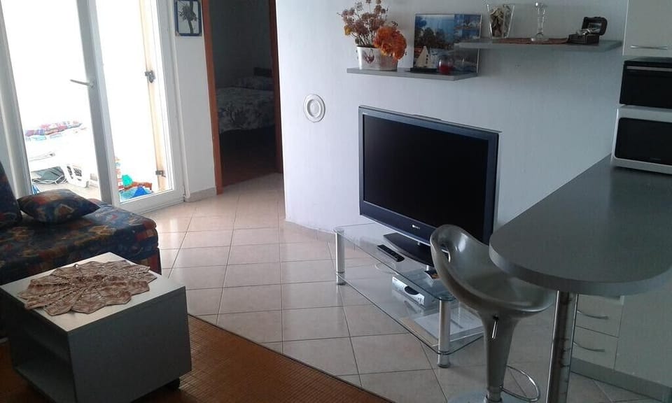 Living room, TV set