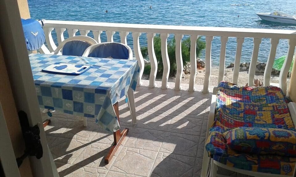 Seaview, balcoony