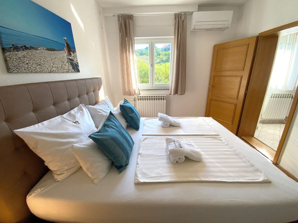 Apartment, Terrace, Bay View (5) | Garden view