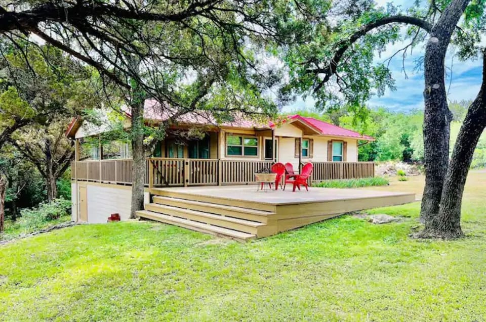 Beautiful hillside setting with tree house vibes.