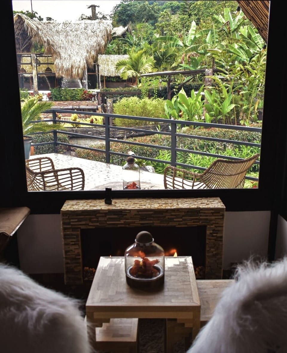 Deluxe Room, 1 King Bed, Jetted Tub | Premium bedding, down comforters, pillowtop beds, minibar