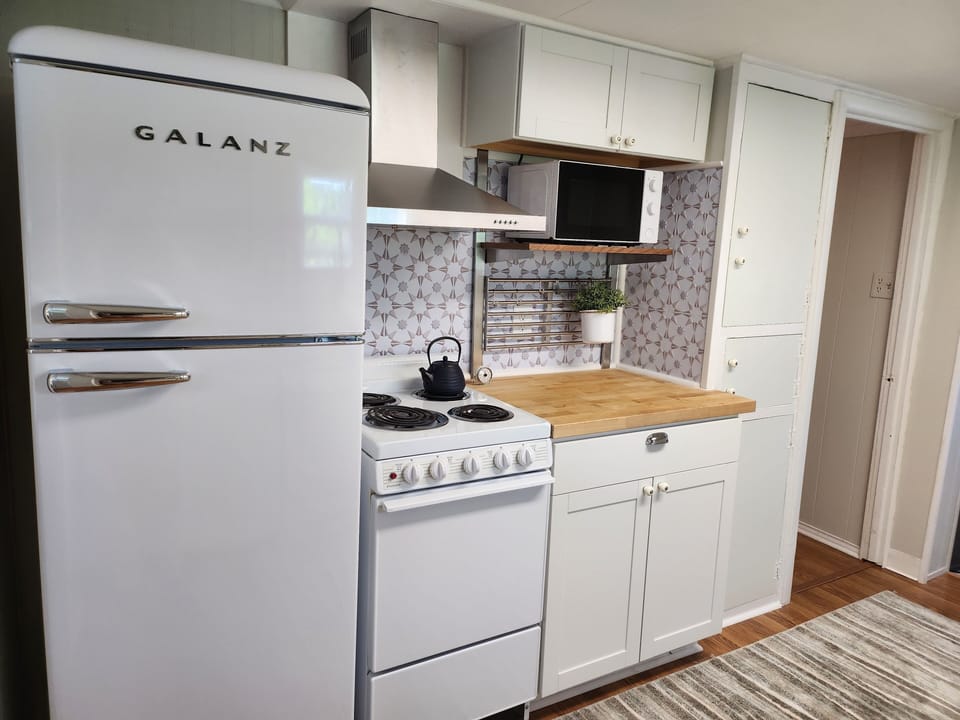 Full kitchen