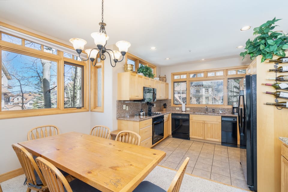 Townhome, 3 Bedrooms | Dining