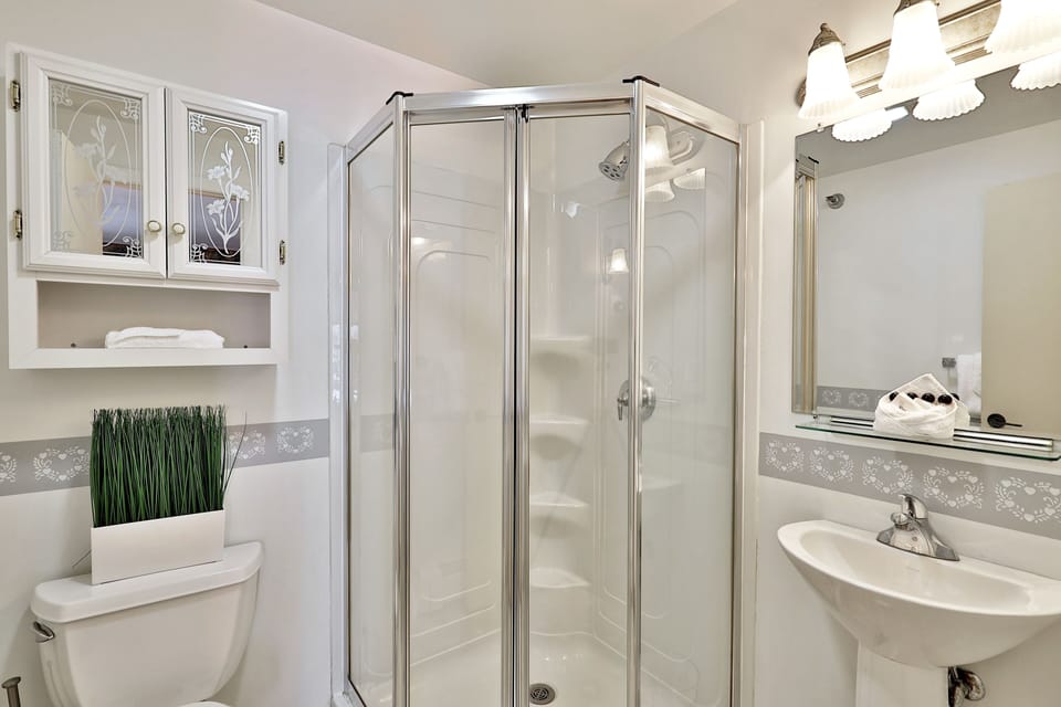 Cottage, 1 Bedroom | Bathroom | Towels