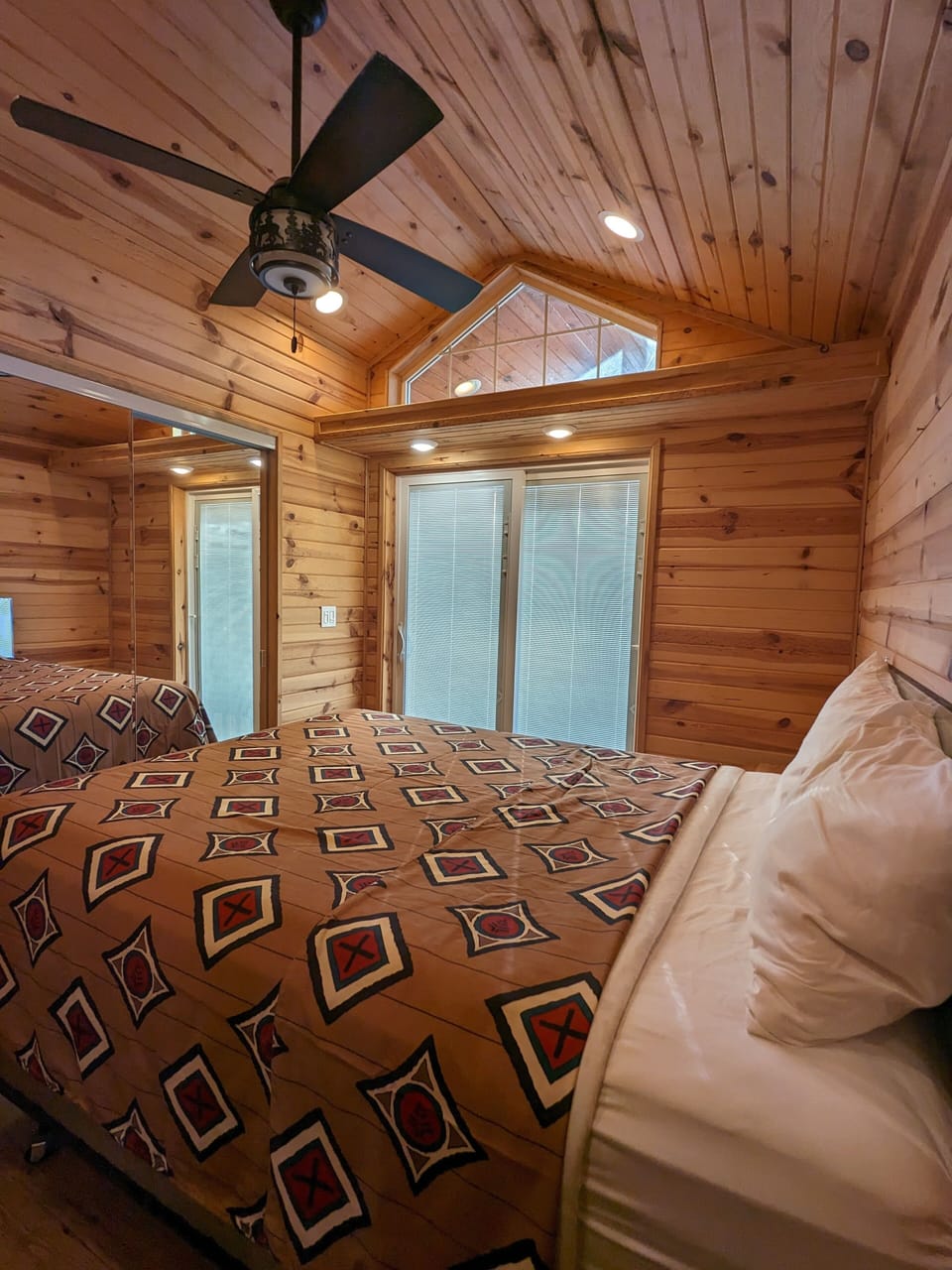 Classic Cabin | WiFi (free), bed sheets