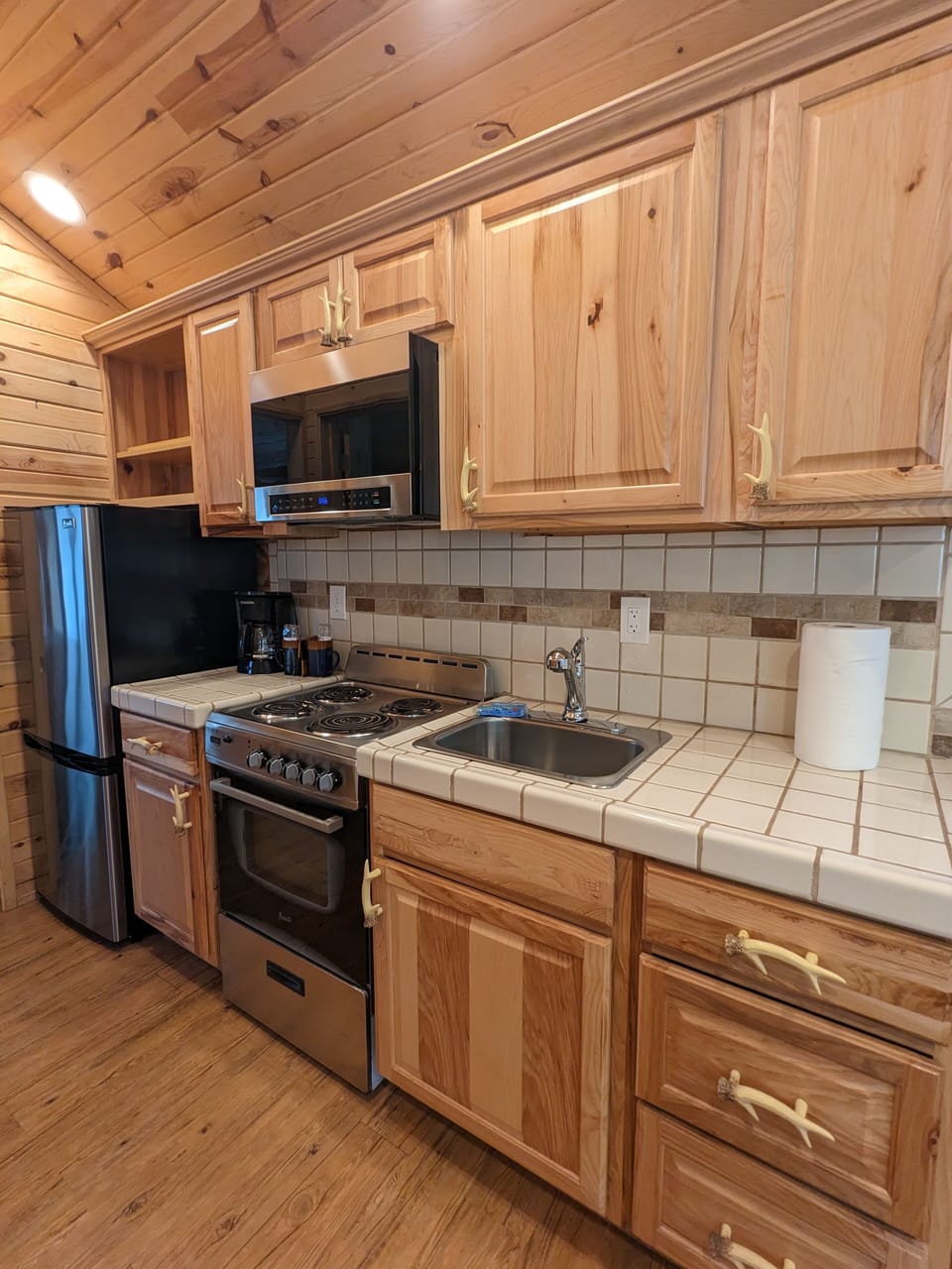 Deluxe Cabin | Private kitchen | Coffee/tea maker