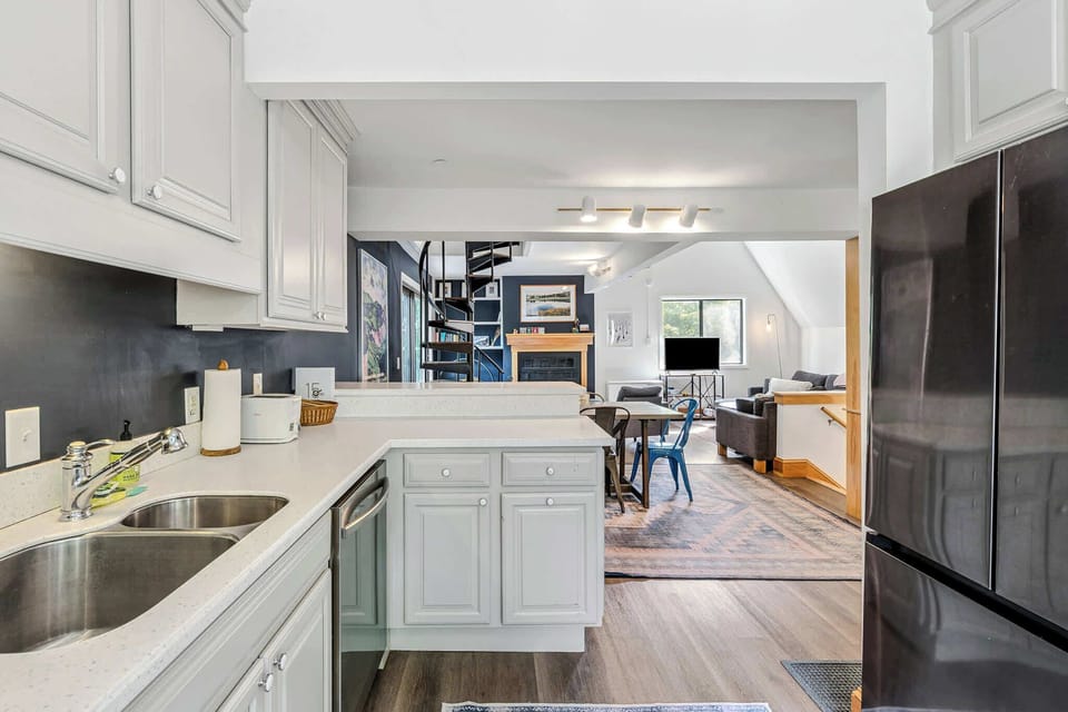 Kitchen Open to Living Room — Full-Size Appliances & Peninsula