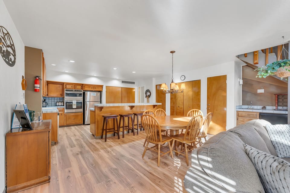 Condo, 3 Bedrooms | Interior